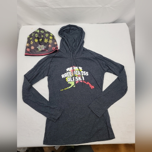 Race across Alaska hoodie and matching fleece lined hat, size XS - Picture 11 of 11